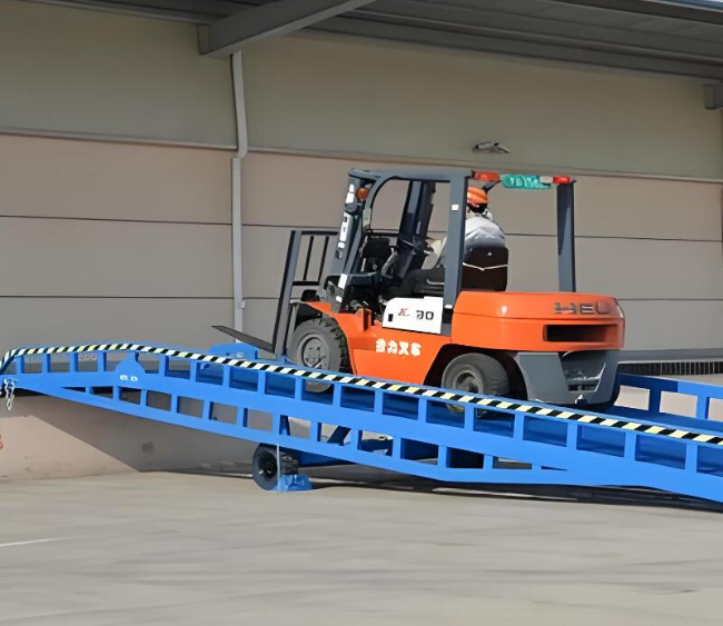 城关移动式卸货平台（叉车用）